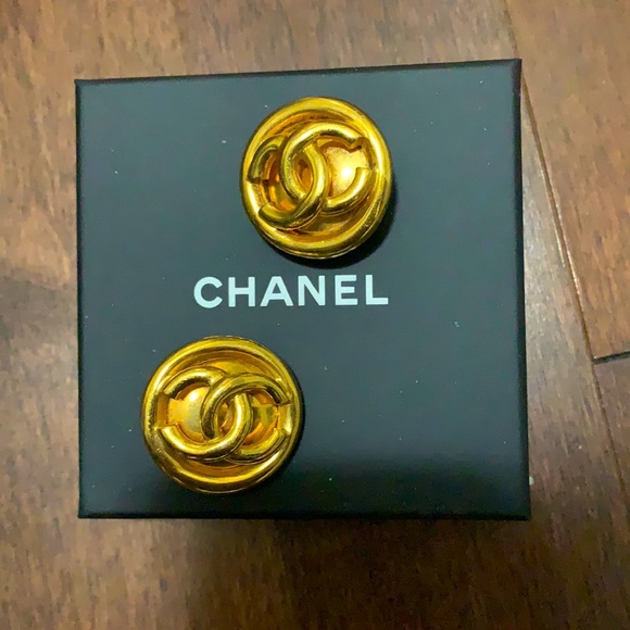 Vintage Chanel clip on